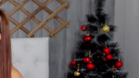 Snapshot of selenarousey chatting on 12.19.24 Selena online show from 12.19.24
