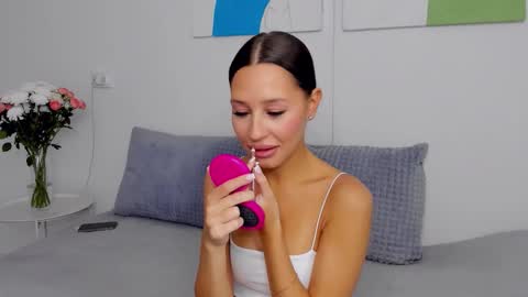 Snapshot of selenarousey chatting on 10.11.25 Selena online show from 10.11.25