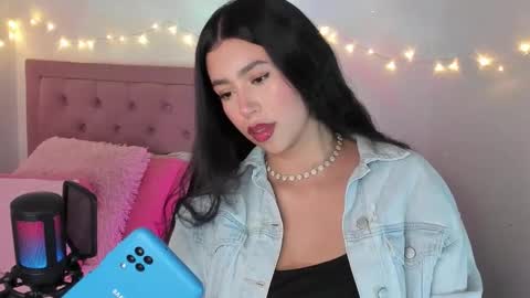 Snapshot of selene_e chatting on 12.17.25 Karol. online show from 12.17.25