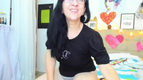 Snapshot of selene_milf_ chatting on 02.17.25 Selene online show from 02.17.25