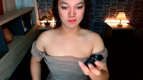 Snapshot of selenesantiago chatting on 12.17.24 joan online show from 12.17.24