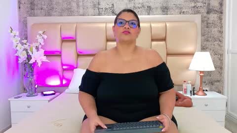 Snapshot of selennacooper chatting on 12.01.25 Selenna Cooper online show from 12.01.25