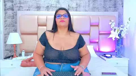 Snapshot of selennacooper chatting on 12.05.25 Selenna Cooper online show from 12.05.25