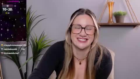 Snapshot of selina_thick chatting on 01.10.26 Selina Mae online show from 01.10.26