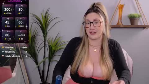 Snapshot of selina_thick chatting on 02.27.26 Selina Mae online show from 02.27.26