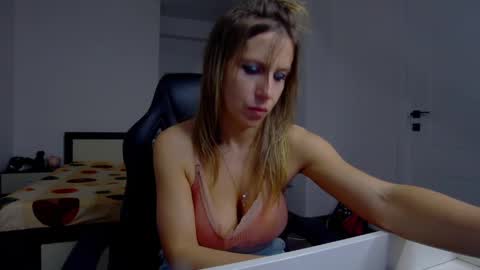 Snapshot of sellena_angel chatting on 05.12.26 sellena_angel online show from 05.12.26