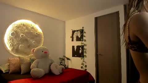 Snapshot of selyn_ chatting on 06.21.26 Selyn online show from 06.21.26