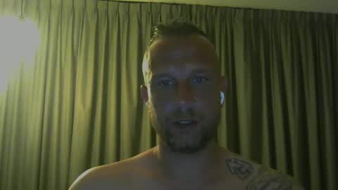 Snapshot of sence08 chatting on 04.23.26 sence08 online show from 04.23.26