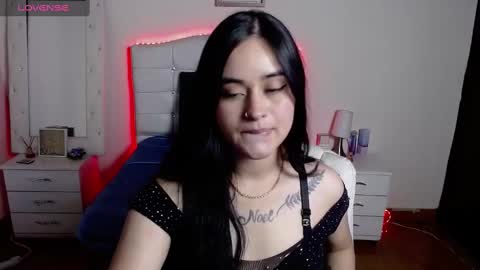 Snapshot of sendella_ chatting on 10.27.25 Sendella online show from 10.27.25