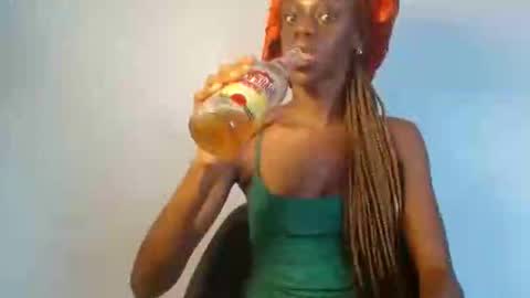 Snapshot of sensational_ave chatting on 11.05.25 sensational_ave online show from 11.05.25