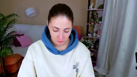 sensitiveheartt online show from 10.05.25