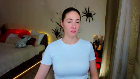 sensitiveheartt online show from 10.26.25