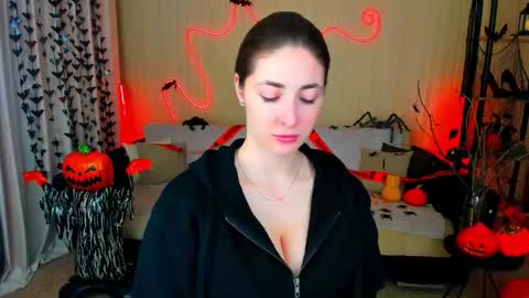 sensitiveheartt online show from 10.27.25