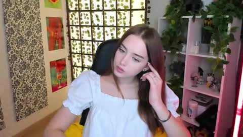 Snapshot of sensual_amy_ chatting on 10.10.25 Emily online show from 10.10.25