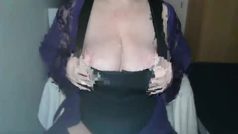Snapshot of sensual_cris chatting on 12.14.24 CRIS  online show from 12.14.24