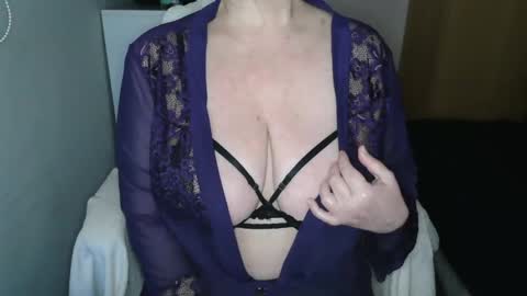 Snapshot of sensual_cris chatting on 12.20.24 CRIS  online show from 12.20.24