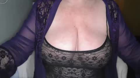 Snapshot of sensual_cris chatting on 01.05.25 CRIS  online show from 01.05.25