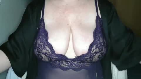 Snapshot of sensual_cris chatting on 02.18.25 CRIS  online show from 02.18.25