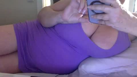 Snapshot of sensual_cris chatting on 10.06.25 CRIS  online show from 10.06.25