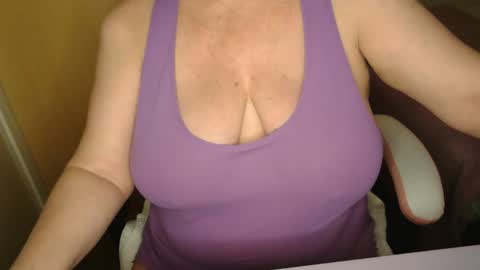 Snapshot of sensual_cris chatting on 10.07.25 CRIS  online show from 10.07.25