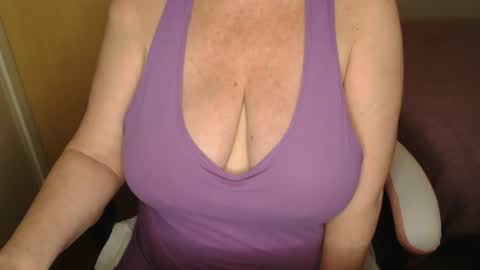 Snapshot of sensual_cris chatting on 10.08.25 CRIS  online show from 10.08.25