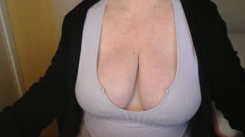 Snapshot of sensual_cris chatting on 05.18.26 CRIS online show from 05.18.26