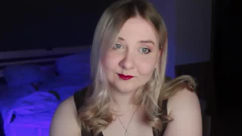 Snapshot of sensual_girrrl chatting on 05.13.26 Ilona online show from 05.13.26