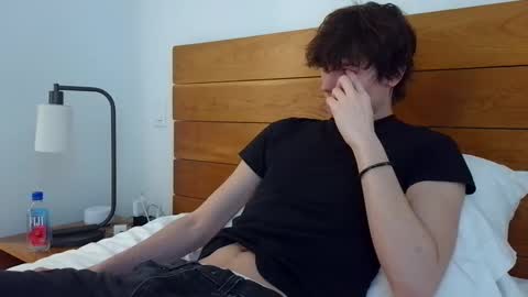 Snapshot of sensualalien chatting on 02.25.25 Cam online show from 02.25.25