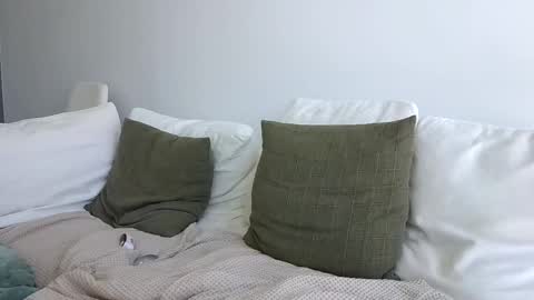 Snapshot of sensualalien chatting on 09.30.25 Cam online show from 09.30.25