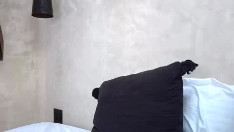 Snapshot of sensualalien chatting on 10.18.25 Cam online show from 10.18.25