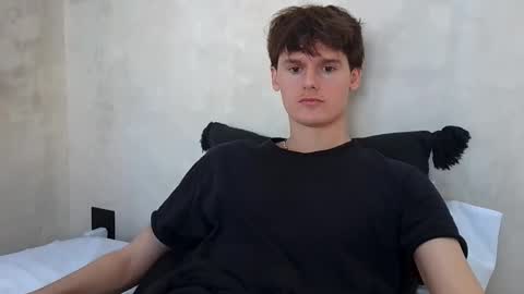 Snapshot of sensualalien chatting on 10.20.25 Cam online show from 10.20.25