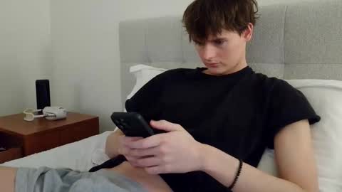 Snapshot of sensualalien chatting on 11.14.25 Cam online show from 11.14.25