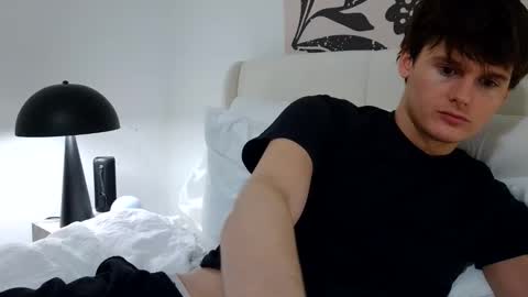 Snapshot of sensualalien chatting on 11.21.25 Cam online show from 11.21.25