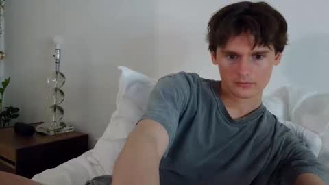 Snapshot of sensualalien chatting on 11.27.25 Cam online show from 11.27.25