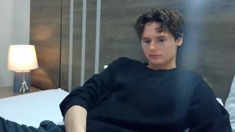 Snapshot of sensualalien chatting on 12.01.25 Cam online show from 12.01.25