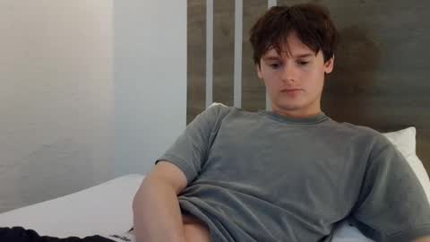 Snapshot of sensualalien chatting on 12.03.25 Cam online show from 12.03.25