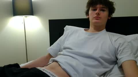 Snapshot of sensualalien chatting on 01.16.26 Cam online show from 01.16.26