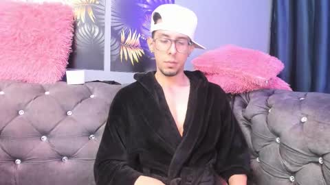 Snapshot of sensualsoulss chatting on 09.13.25 sensualsoulss online show from 09.13.25