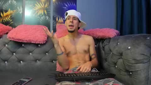Snapshot of sensualsoulss chatting on 10.18.25 sensualsoulss online show from 10.18.25