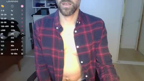 Snapshot of sensuasculine chatting on 10.01.25 Matt online show from 10.01.25