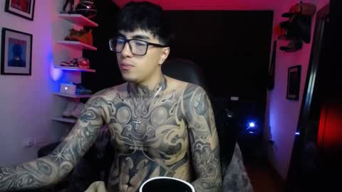 Snapshot of seong_dragon chatting on 10.23.25 Seong online show from 10.23.25