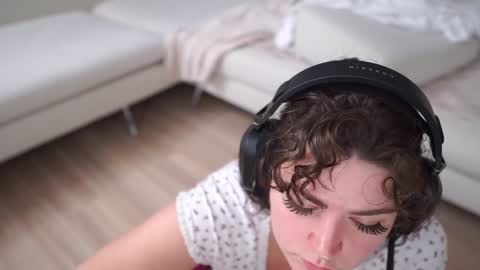 SeraReads online show from 09.17.25