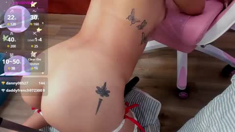 Snapshot of serena_jeyns chatting on 12.22.24 SERE online show from 12.22.24