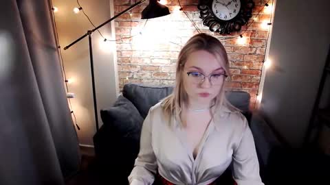 Snapshot of serena_johnsons chatting on 02.19.26 Serena online show from 02.19.26