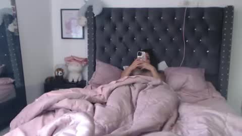 Snapshot of serenaroussee chatting on 02.09.25 sararoussee online show from 02.09.25