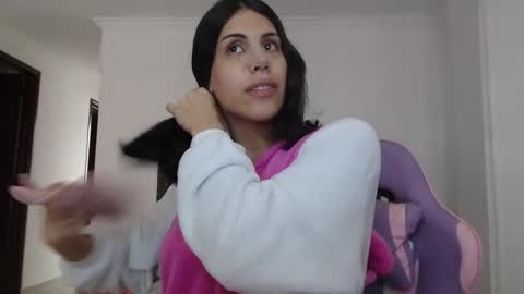 sararoussee online show from 04.17.26