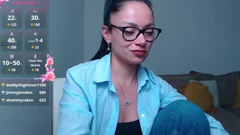 Snapshot of serenesophi chatting on 02.11.25 SereneSophi online show from 02.11.25