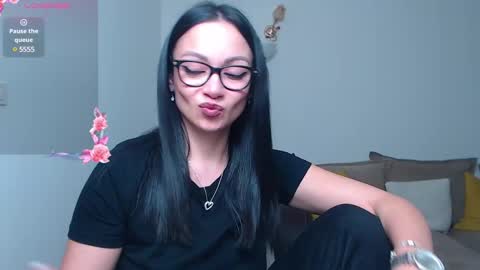 Snapshot of serenesophi chatting on 02.28.25 SereneSophi online show from 02.28.25