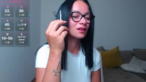 Snapshot of serenesophi chatting on 10.03.25 SereneSophi online show from 10.03.25