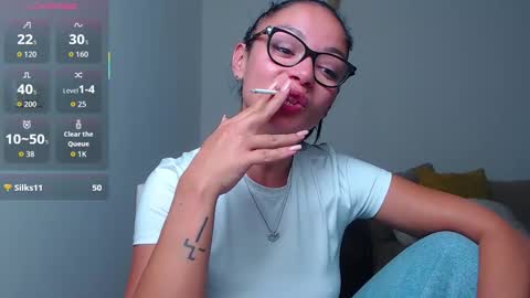 Snapshot of serenesophi chatting on 10.06.25 SereneSophi online show from 10.06.25